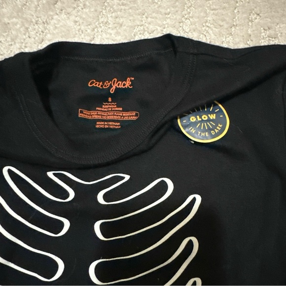 NWT Cat & Jack Halloween Pajama's - Skeleton glow in dark size 8 - Picture 3 of 6